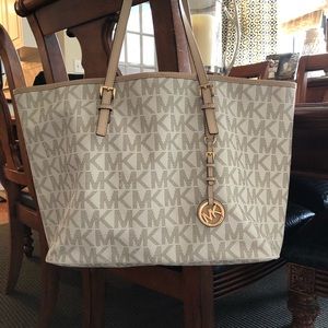 Authentic Michael Kors Jet Set Large Tote Bag